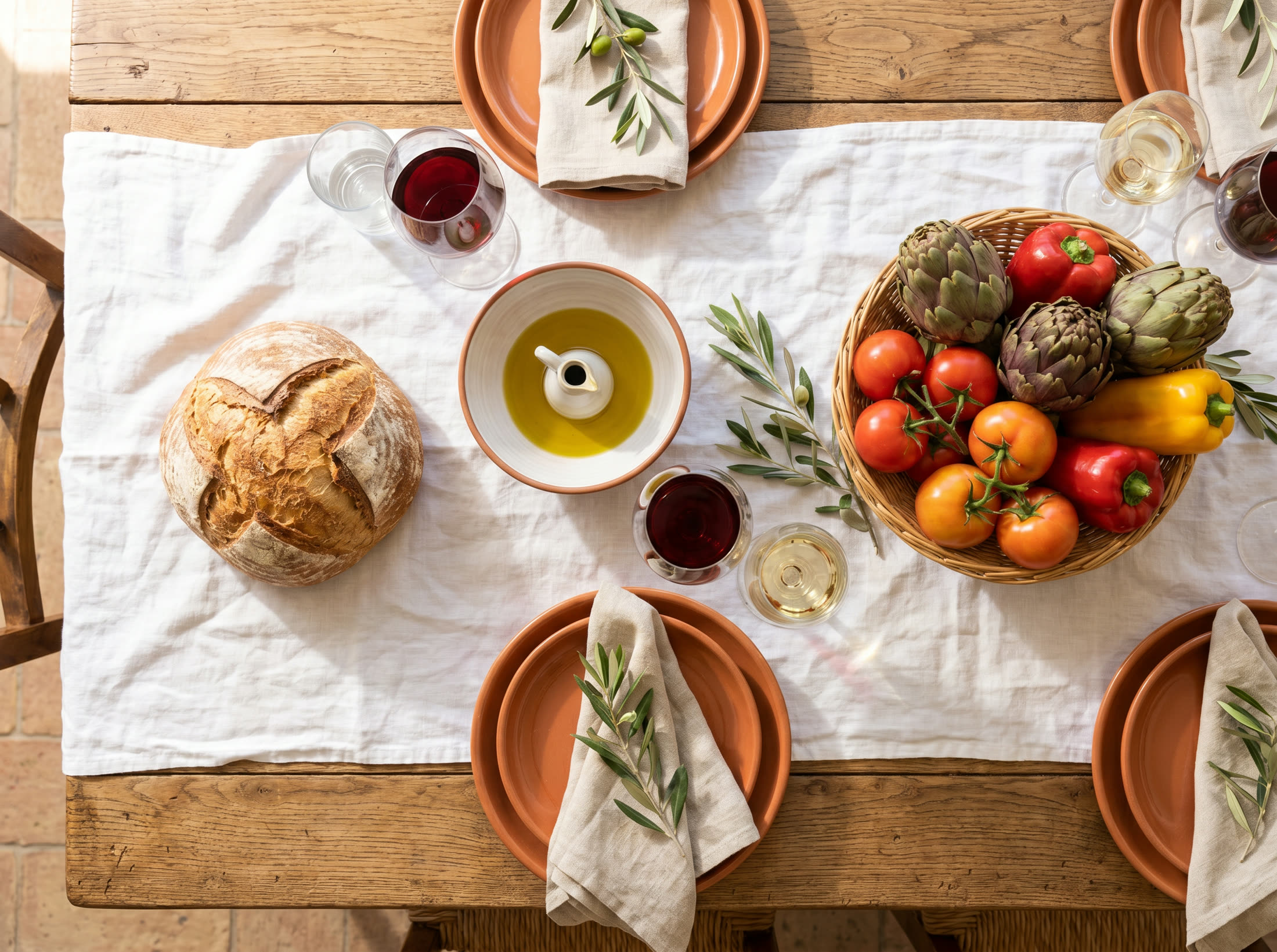 Aperitivo hour at a Sogno Toscano table